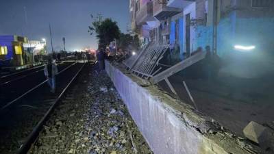 "السكة الحديد": لا إصابات أو أضرار فنية جراء سقوط عدد من الحاويات من قطار بضائع بالقليوبية