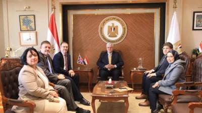 وزير التعليم العالي يلتقي سفير المملكة المتحدة لبحث التوسع في الفروع الدولية وتعزيز التعاون في التعليم التكنولوجي