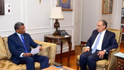  وزير الخارجية يلتقي وزير خارجية سيشل لبحث سبل تعزيز التعاون الثنائي