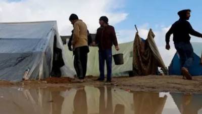 رئيس بلدية خان يونس: الأمطار تدمر 30 ألف خيمة بغزة ونقص حاد في المستلزمات الطبية