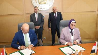 وزيرا الكهرباء والثروة المعدنية الأردني يشهدان مراسم توقيع عقد تبادل الطاقة الكهربائية لعام 2026