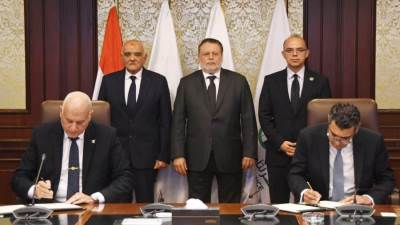 محافظ البنك المركزي المصري يشهد مراسم توقيع عقد شراكة بين صندوق تكريم شهداء وضحايا ومفقودي ومصابي العمليات الحربية والإرهابية والأمنية وشركة مصر لتأمينات الحياة لتنفيذ المبادرة 