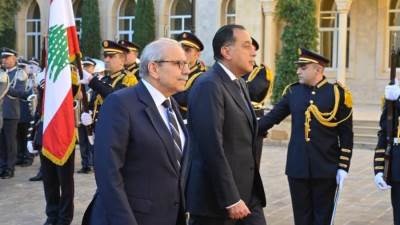 لبدء المباحثات بين الجانبين.. مراسم استقبال رسمية لرئيس الوزراء لدى وصوله السراي الحكومي بالعاصمة بيروت