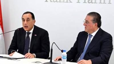 رئيس الوزراء يجيب عن أسئلة مسئولي الهيئات الاقتصادية وغرفة التجارة والصناعة بلبنان