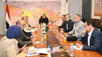 وزير الإسكان يعقد اجتماعاً  بمقر جهاز مدينة الشيخ زايد لاستعراض خُطط تطوير الطرق والمحاور