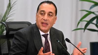 رئيس الوزراء يصل مطار القاهرة عائدا من العاصمة اللبنانية