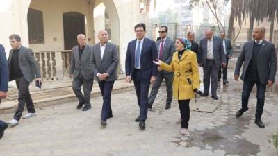 جولة مفاجئة لوزير الثقافة ومحافظ القاهرة بقصر ثقافة عين حلوان للوقوف على أوضاع القصر وخطط تطويره العاجلة