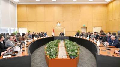 وزير الإسكان يعقد اجتماعاً لمتابعة موقف مشروعات المبادرة الرئاسية "حياة كريمة" لتطوير قرى الريف المصري