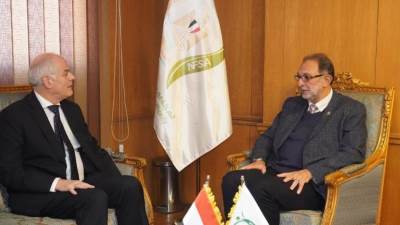 رئيس الهيئة القومية لسلامة الغذاء يستقبل السفير الأسترالي بالقاهرة لتعزيز التعاون المشترك