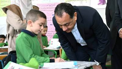 رئيس الوزراء يزور مدرسة أسكر الابتدائية