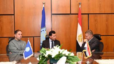وزير الشباب والرياضة يتوجّه إلى مقر نادي هليوبوليس لتهنئة مجلس الإدارة الجديد ويشيد بنجاح الانتخابات الإلكترونية