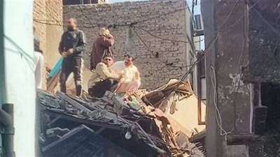 البحث عن 8 أشخاص مفقودين بينهم أطفال أسفل ركام عقار إمبابة المنهار