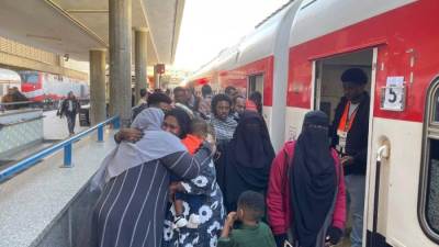 سكك حديد مصر تُسير الرحلة (41) لنقل الأشقاء السودانيين ضمن مشروع العودة الطوعية