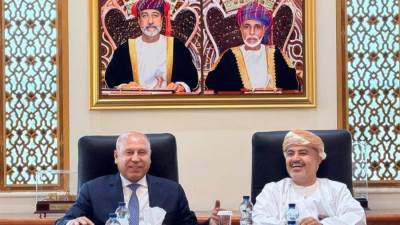 وزير الصناعة يعقد اجتماعًا مع وزير النقل العماني بحضور وفد من كبريات الشركات المصرية المتخصصة في مجال تنفيذ مشروعات البنية التحتية