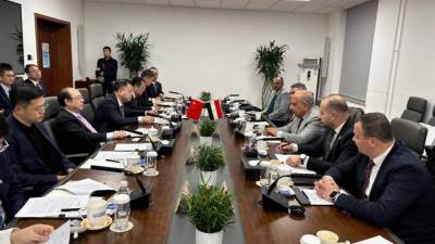 وزير الكهرباء يبحث مع مدير مجموعة شركات المؤسسة الوطنية الصينية للطاقة النووية التعاون والشراكة في مجالات الاستكشاف