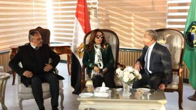 وزيرة التنمية ومحافظ الإسماعيلية يتفقدان مشروع تطوير نادي وشاطئ الفيروز