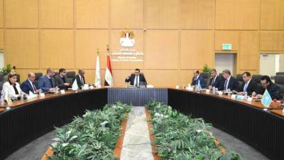 وزير الإسكان يعقد اجتماعاً لمتابعة تنفيذ مبادرة "حياة كريمة" لتطوير قرى الريف المصري