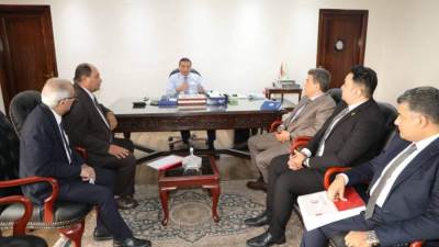 وزير الزراعة يستقبل نقيب البيطريين لبحث تنمية موارد النقابة وملف "كلاب الشوارع"