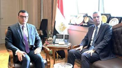 وزير الإسكان يستقبل محافظ أسوان لبحث ملفات العمل المشترك