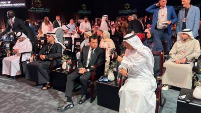 في حضور رئيس الاتحاد الدولي لكرة القدم وأساطير الرياضة العالمية… وزير الشباب والرياضة يشارك في فعاليات القمة العالمية للرياضة بدبي