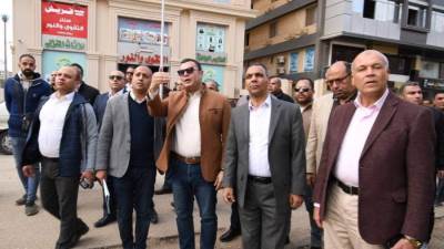 الشربيني يتفقد سير العمل بمشروع زهرة العاصمة وتطوير الطرق بالحي الأول بمدينة بدر 