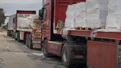 الهلال الأحمر المصري يدفع بقافلة زاد العزة الـ 104 محملة بآلاف الأطنان من المساعدات