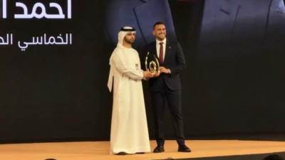 وزير الشباب والرياضة يهنئ البطل الأولمبي أحمد الجندي بعد تتويجه أفضل رياضي عربي بجائزة محمد بن راشد للإبداع الرياضي