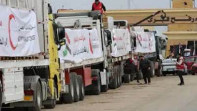 قافلة المساعدات الـ105 تدخل إلى الفلسطينيين بقطاع غزة