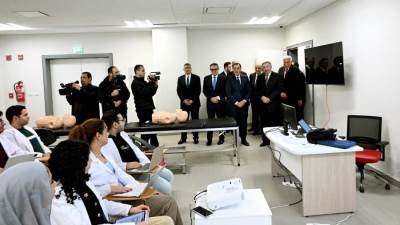 رئيس الوزراء يتفقد عددا من أقسام المستشفى الجامعي بجامعة الجيزة الجديدة