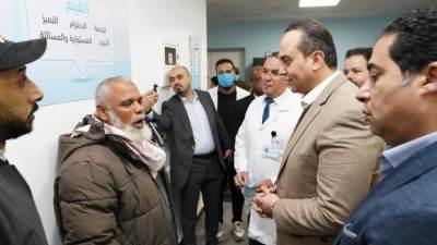  رئيس هيئة الرعاية الصحية يتفقد أقسام الطوارئ والرعاية الحرجة بمجمع السويس الطبي ويجتمع برؤساء الأقسام الإكلينيكية وقيادات المجمع 