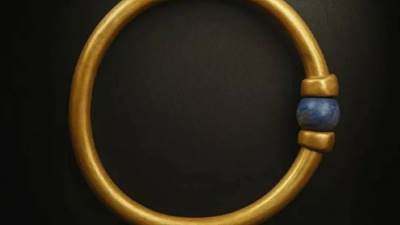 السجن المشدد 15 عامًا لمتهمين في سرقة أسورة أثرية من المتحف المصري وغرامة 2 مليون جنيه لإتلاف الأثر