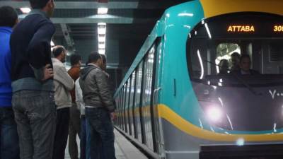 رئيس «الأنفاق»: أزمة حادة في فكة تذاكر المترو ودراسة رفع أقل سعر إلى 10 جنيهات