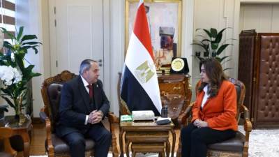 وزيرة التنمية المحلية تتابع مع محافظ بورسعيد أعمال تطوير أسواق الحميدي والتجاري ومنظومة المخلفات والمشروعات الجاري تنفيذها في المحافظة