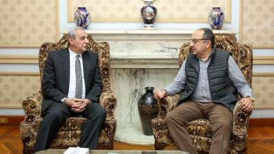 وزير قطاع الأعمال العام يلتقي محافظ الغربية في مستهل زيارته لشركة مصر للغزل والنسيج بالمحلة الكبرى