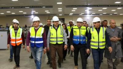 وزير قطاع الأعمال العام في جولة ميدانية بشركة غزل المحلة ويتفقد الأعمال النهائية بالمرحلة الثانية