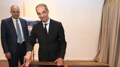 وزير الاتصالات يتفقد أجنحة معرض الرواد السنوي لهواة جمع الطوابع 2026