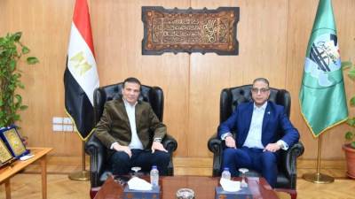 محافظ الفيوم يستقبل وزير الزراعة في مستهل زيارته للمحافظة لتفقد عدد من المشروعات الإنتاجية والخدمية بالقطاع الزراعي 