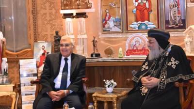 رئيس مجلس الشيوخ يزور "الكاتدرائية" ويهنىء البابا تواضروس بعيد الميلاد