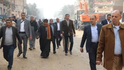 وزير الزراعة يقطع 2 كيلومتر سيراً على الأقدام لإنصاف مزارع في الفيوم بعد شكوى عدم حصوله على حصته من الأسمدة