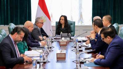 وزيرة التضامن الاجتماعي تبحث مع رئيس الهيئة العامة للمنطقة الاقتصادية لقناة السويس