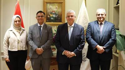 وزير التعليم العالي يستقبل رئيس جامعة ولفرهامبتون لبحث سبل تعزيز التعاون الأكاديمي المشترك