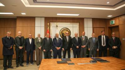 وزير قطاع الأعمال العام يشهد توقيع "النهضة للصناعات" اتفاقية لشراء طاقة متجددة لمدة 30 عامًا