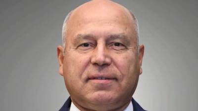 وزارة الصناعة تنفي وجود أي حساب رسمي للفريق كامل الوزير على مواقع التواصل الاجتماعي وخاصة موقع "فيسبوك"