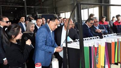 رئيس الوزراء يفتتح مجمع "شين جين" المتكامل للمنسوجات والطباعة والصباغة بمنطقة السخنة الصناعية باستثمارات قدرها 20 مليون دولار