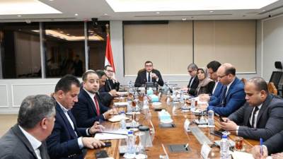 وزير الإسكان يتابع مشروعات المماشى السياحية بعدد من المدن الجديدة