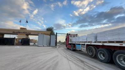 قافلة "زاد العزة" الـ115 تدخل إلى الفلسطينيين في قطاع غزة