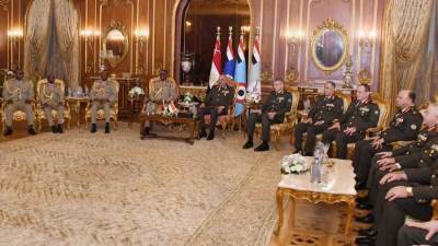 المتحدث العسكرى: الفريق أحمد خليفة رئيس أركان حرب القوات المسلحة يلتقى قائد قوات الدفاع المالاوى