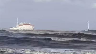 رئيس قناة السويس: حركة الملاحة منتظمة ولم تتأثر بحادث جنوح السفينة FENER