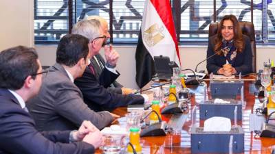 وزيرة التنمية توجه بالانتهاء من دراسة تقييم الأثر البيئي لمشروع توليد الكهرباء من الرياح بالبحر الأحمر