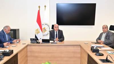 سويلم يتابع موقف التطبيقات المستخدمة بالوزارة لرصد الحشائش المائية باستخدام صور الأقمار الصناعية